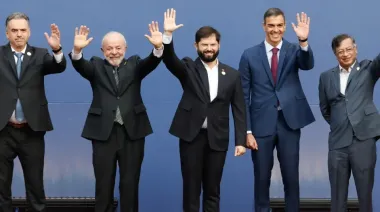 Cumbre ultraizquierdista en Santiago: Boric y líderes progresistas bajo críticas por sesgo