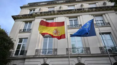 Embajada de España interviene en conflicto del Santander: detalles clave