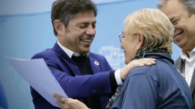 Axel Kicillof comenzó la campaña electoral : “Acá no entra el topo ni la motosierra”