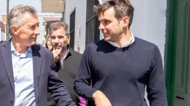 "Huevos" y "valijas": feroz cruce entre Passaglia y un famoso tuitero libertario