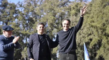 Tres de tres: Kicillof visita solo municipios amigos tras el cierre de listas