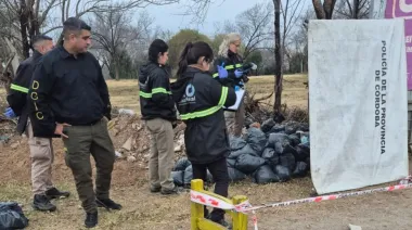Una mano sobresaliendo de la basura: el macabro hallazgo en un terreno baldío de Córdoba