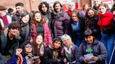 Del Caño sale al cruce de Milei y el PJ: “Más casta no se consigue”