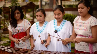 Pueblo zapoteca vence a mineras con título del siglo XVI en México