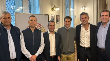 Guerreros del veto: Milei sumó a radicales con peluca al bloque LLA