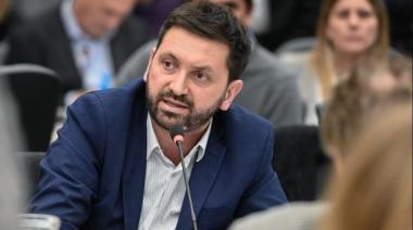 Juliano acusó a peronistas y libertarios de “actuar una pelea” para no legislar