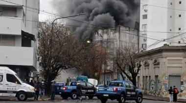 Incendio en La Plata: colapsó un depósito de electrodomésticos
