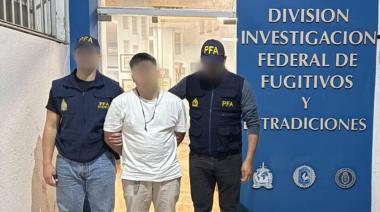 Capturan a un prófugo por robos en España: lo identificaron por un rosario que llevaba en el cuello