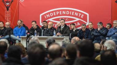 Independiente realizó su asamblea a puertas cerradas y la oposición estalló