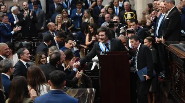 ¿Un 'shutdown' en Argentina? La iniciativa que podría limitar a Milei