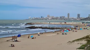 Votar en el mar: el insólito caso de una vecina en Mar del Plata
