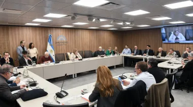 Diputados debaten el polémico DNU que habilita cortes de agua por falta de pago