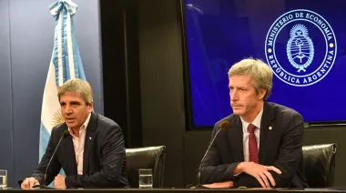 Los bancos marcan distancia y el Gobierno endurece el cepo a los pesos