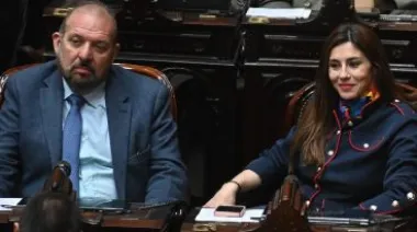 Dos diputados rompieron con el bloque y votaron contra el veto de Milei