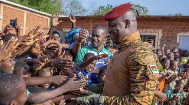 Burkina Faso deja de lado el francés y declara oficiales ocho lenguas locales