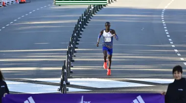 El ugandés Jacob Kiplimo rompió el récord y ganó la Media Maratón de Buenos Aires