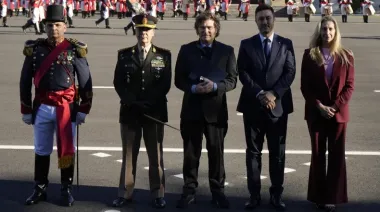 Milei visitó el Regimiento de Patricios y buscó mostrarse ajeno al escándalo por los audios de coimas