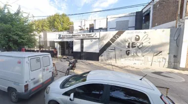 Brutal balacera frente a una cancha de fútbol de Rosario: hay cinco jóvenes heridos