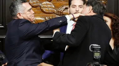 Golpes en el Senado mexicano: ¿qué desató la pelea entre Morena y PRI?