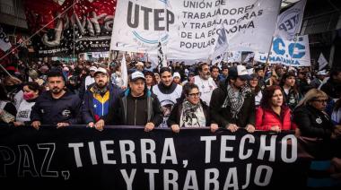 Masiva marcha de sindicatos y movimientos sociales contra el ajuste del Gobierno en el Día de San Cayetano