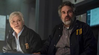 Task: Mark Ruffalo y Tom Pelphrey se cargan al hombro un nuevo drama