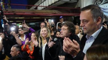 Milei aterriza en La Plata para mostrar músculo libertario