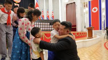 Kim Jong Un: el gesto que sorprendió en la ceremonia de Pyongyang