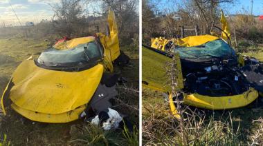 Impactante despiste de una Ferrari en Guernica: un comerciante ileso se dio a la fuga