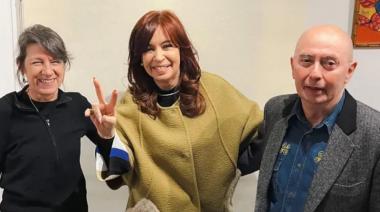 Máximo Kirchner difundió una foto inédita de Cristina y el Indio Solari y llamó a “votar a conciencia”