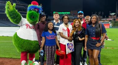 Abbott Elementary rodó un capítulo en medio de un partido de baseball