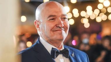 Larry De Clay promete inclusión y critica la gestión económica de Milei