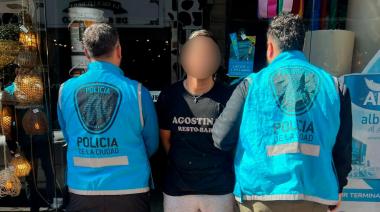Un hombre buscado por homicidio estaba trabajando en un restaurante de San Telmo
