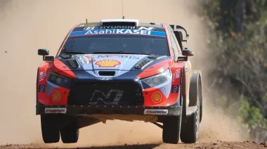 Sébastien Ogier gana el Rally de Paraguay y Toyota hace historia