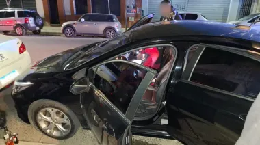 Los rastrearon por el GPS de un iPhone: detienen a una pareja de pungas acusada de robar en el Barrio Chino