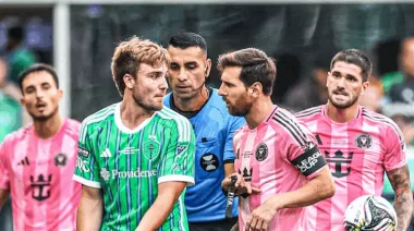 Pedro De la Vega habló tras el cruce con Messi y De Paul