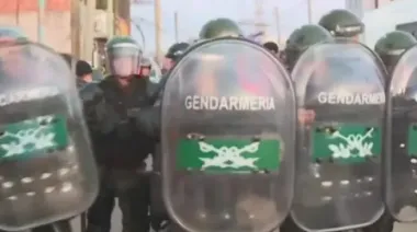 Pedradas y enfrentamientos durante la desconcentración