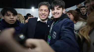 Kicillof destruyó a Milei con la metáfora de la latita encima del auto