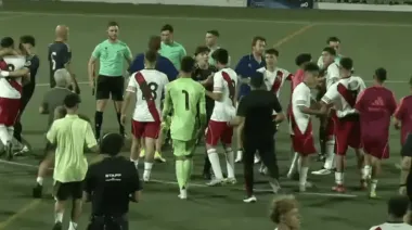 Incidentes en River-Real Madrid por el Mundial de Clubes Sub 18: expulsiones y empujones
