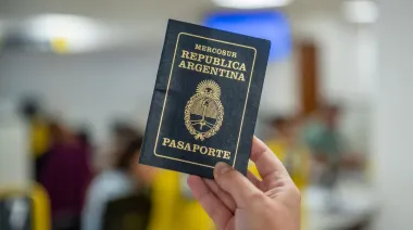 El Gobierno imprimió miles de pasaportes con fallas y la gente deberá rehacerlos