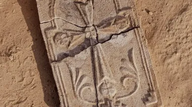 Abu Dabi: descubren cruz cristiana de 1.400 años, ¿qué revela sobre la región?