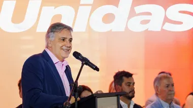 Llaryora convoca a gobernadores en medio de cuestionamientos a Milei
