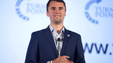 Charlie Kirk, figura conservadora, sufre atentado en Estados Unidos