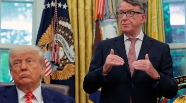 Mandelson y Epstein: la relación que remece al gobierno de Starmer