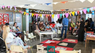 Libros entre rejas: un taller literario une a madres e hijos en la cárcel de Los Hornos