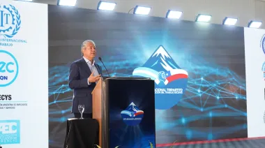 Rolando Figueroa prometió más integración con Chile e infló el pecho por Neuquén