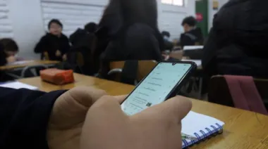¿El Congreso prohibirá los celulares en las escuelas de todo el país?