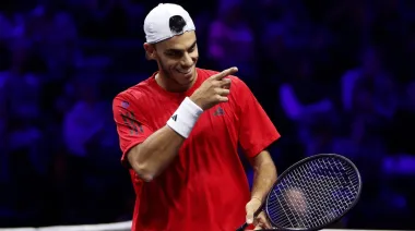 Cerúndolo, imbatible en la Laver Cup: victoria clave ante Rune y festejo explosivo con Agassi