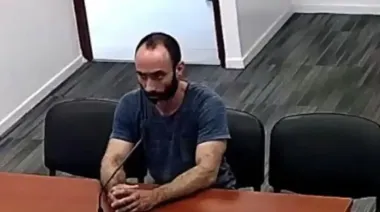 Buscan a un acosador que se arrancó la tobillera electrónica y escapó antes de una audiencia en Tucumán