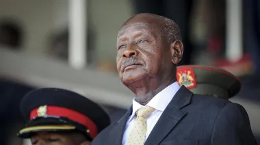 Museveni confirmado como candidato presidencial en Uganda, va por su sexto mandato