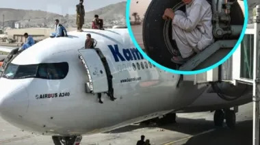 La peligrosa travesía de un joven afgano oculto en el tren de aterrizaje de un avión